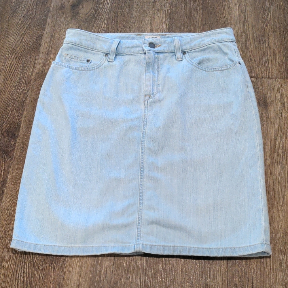 L.L. Bean Light Wash Favorite Fit Denium Skirt, Size 4